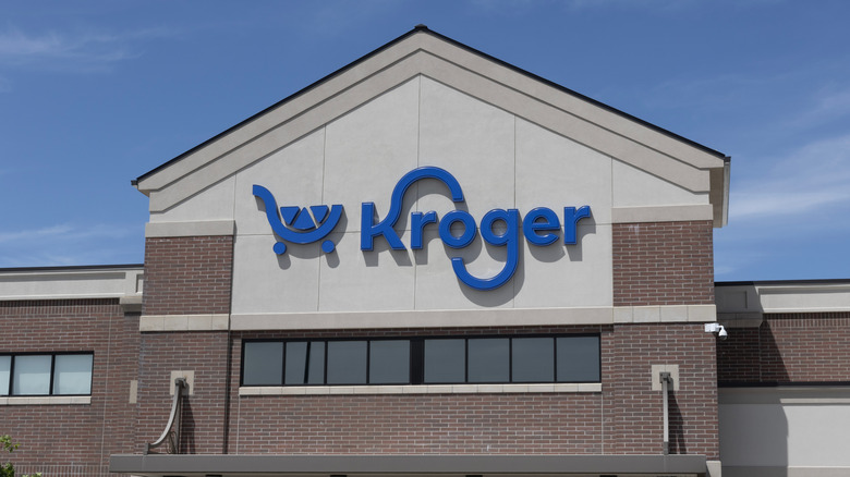 Kroger grocery store sign.